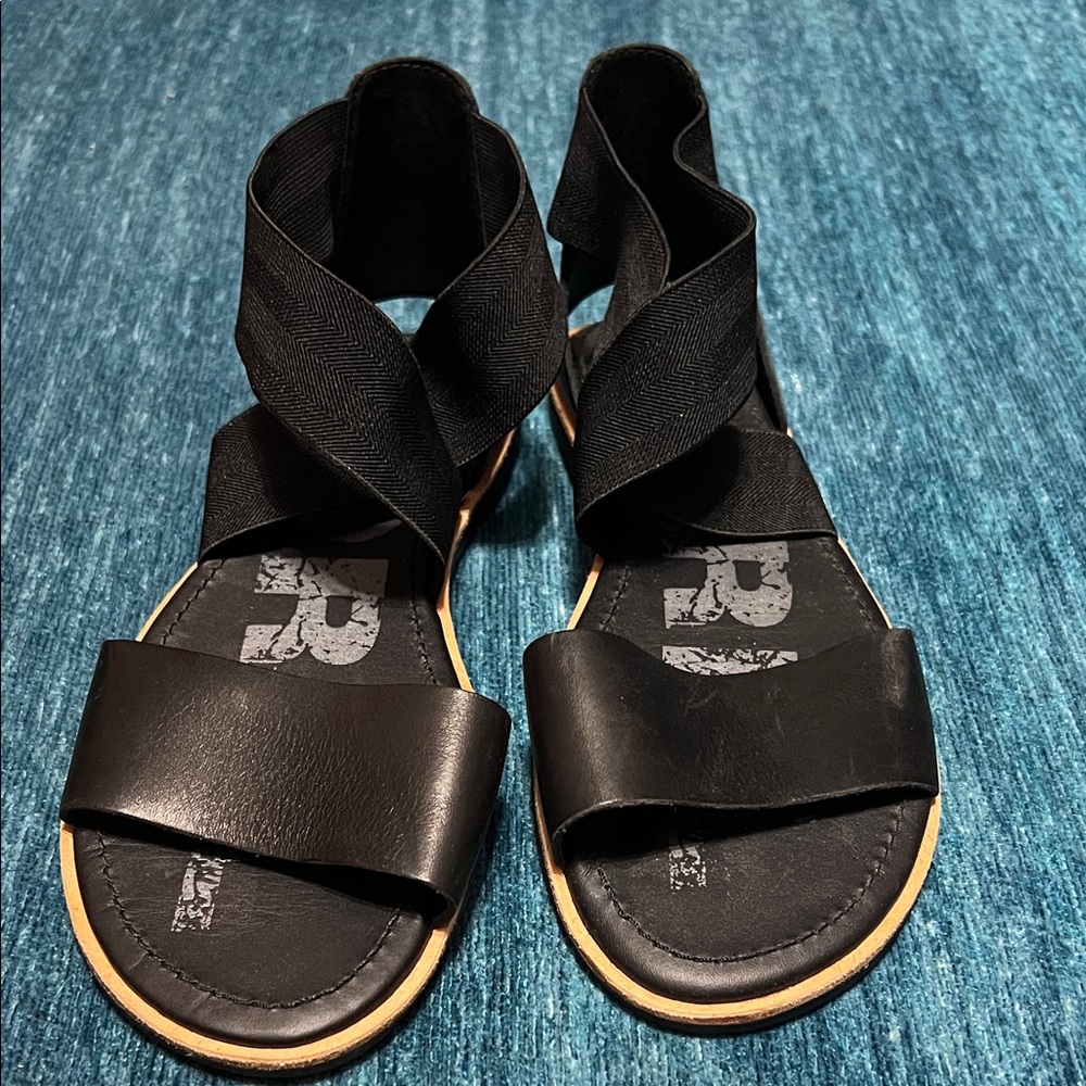 Sorel Black Strappy Women's Sandals